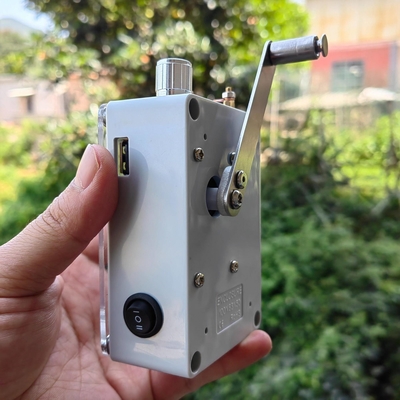 Generador de carga de manivela portátil para exteriores Cargador de teléfono celular Iluminación de encendido de emergencia Sin batería